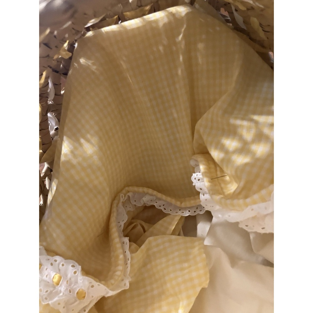 Vintage Wicker Moses Basket Hooded Baby Bassinet Carrier Plaid Liner Handles - Picture 5 of 7